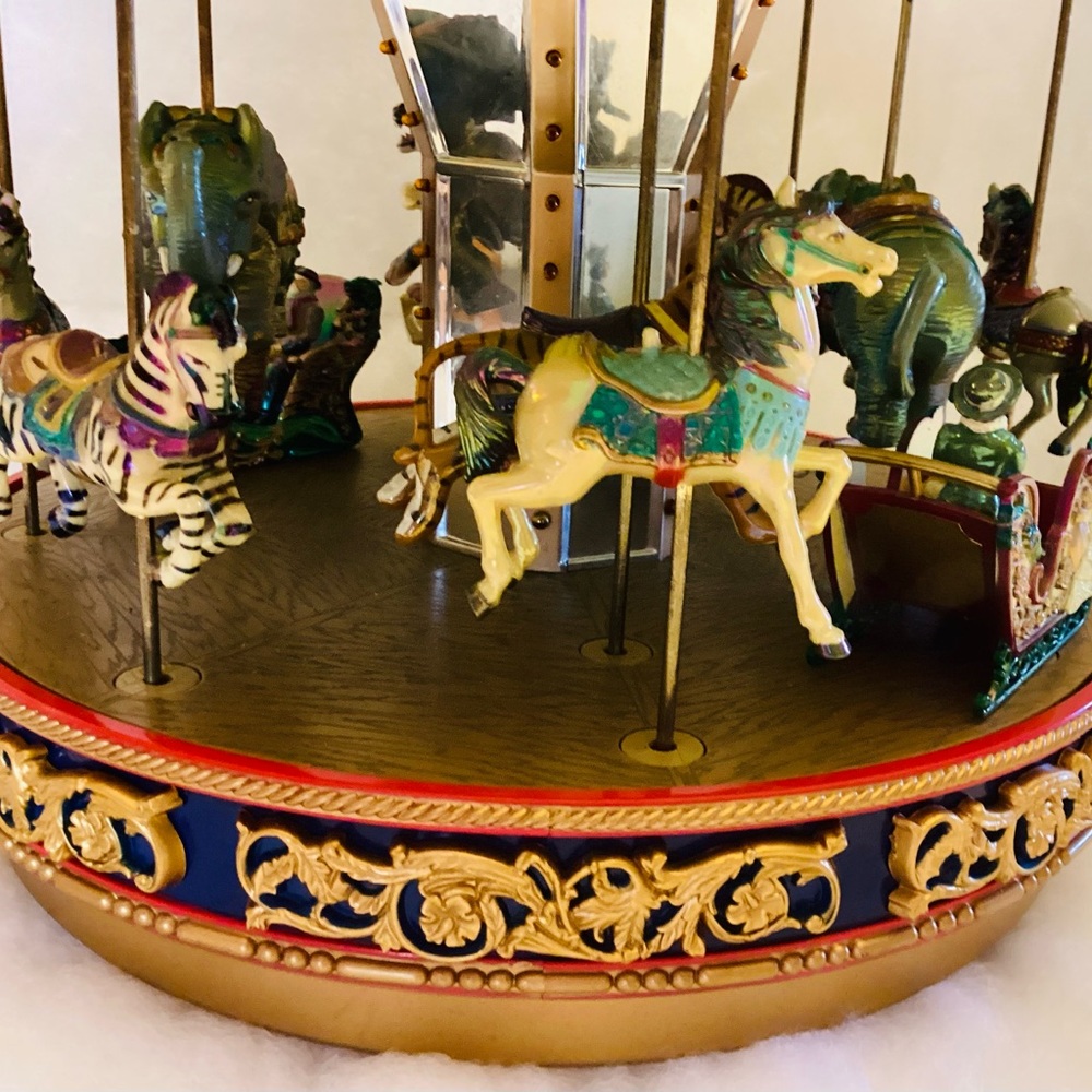Mr Christmas Gold Edition Musical and Lighted Christmas Carrousel.